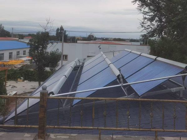 金属超导热管集热器