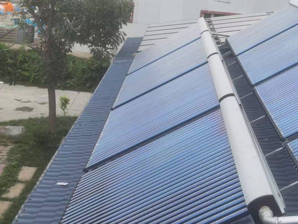 金属超导热管集热器